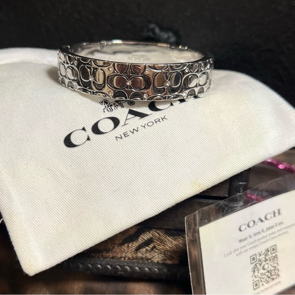 🔥🔥NWOT- AUTHENTIC-COACH-Silver-Tone Crystal Quilted C Bangle Bracelet🔥🔥 - Picture 13 of 14